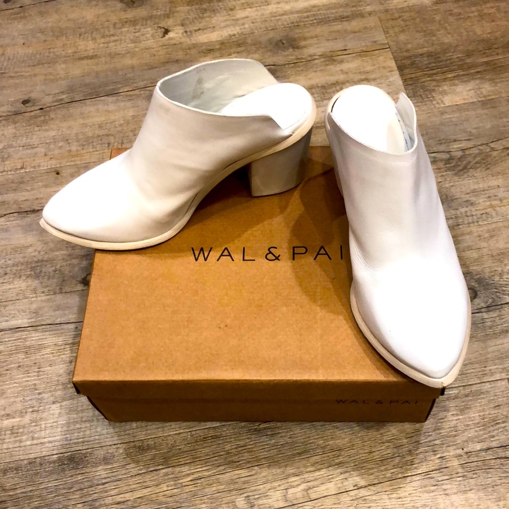 Super Cool Wal & Pai White Mules size 41 RUN SMALL!